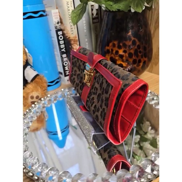 Preloved Vintage Fendi Roll Pouch/Clutch with push lock - Picture 3 of 10